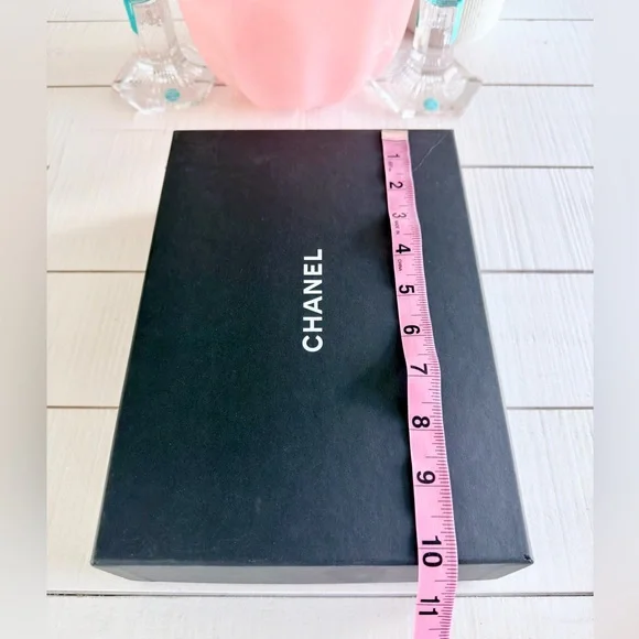 Chanel Box, Dust Bag,
Camellia Flower, Ribbon - Picture 8 of 9